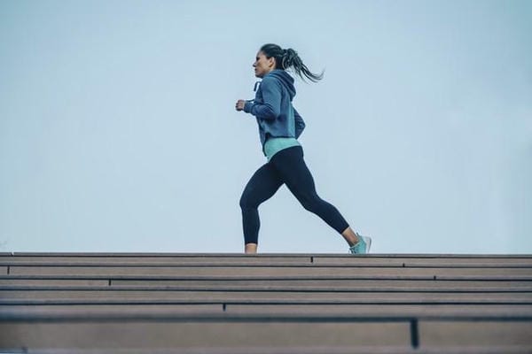 如果婚外情被发现应该怎么做(婚外情女人最傻的行为)